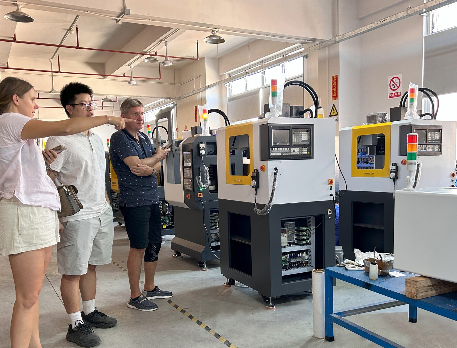 捷克客戶蒞臨育菁裝備考察，共探桌面級加工中心前沿技術(shù)